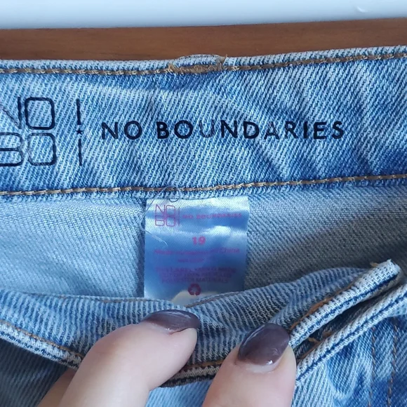 NWT No Boundaries: Super High-rise Girlfriend Jean, light wash - Picture 4 of 5